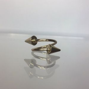 Trendy ring